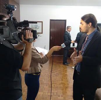 Vereador Lucas Cattelan (PMDB) concede entrevista à TV Assembleia
