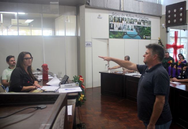 VEREADOR EZIO JOCELITO SILVA TOMOU POSSE NA CÂMARA MUNICIPAL DE JAGUARI